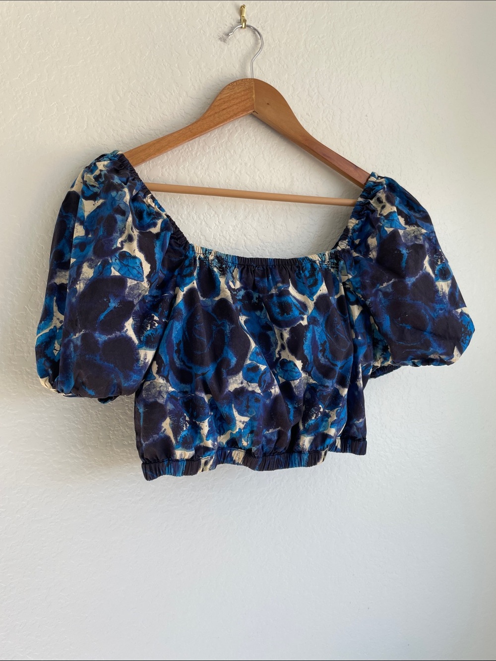 OPEN EDIT Navy Blue Floral Puff Sleeve Crop Top • Medium
